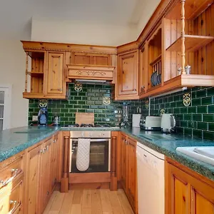  Apartment Carnegie Library: Shakespeare 3 Bedroom United Kingdom